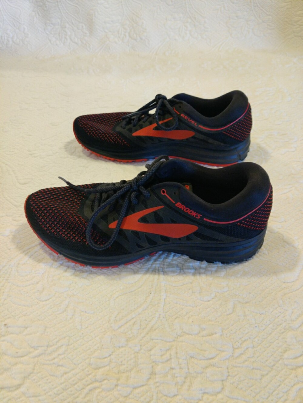 Brooks Revel Sports Shoe - Men's Athletic Running Black & Red Size 9 - Picture 3 of 10